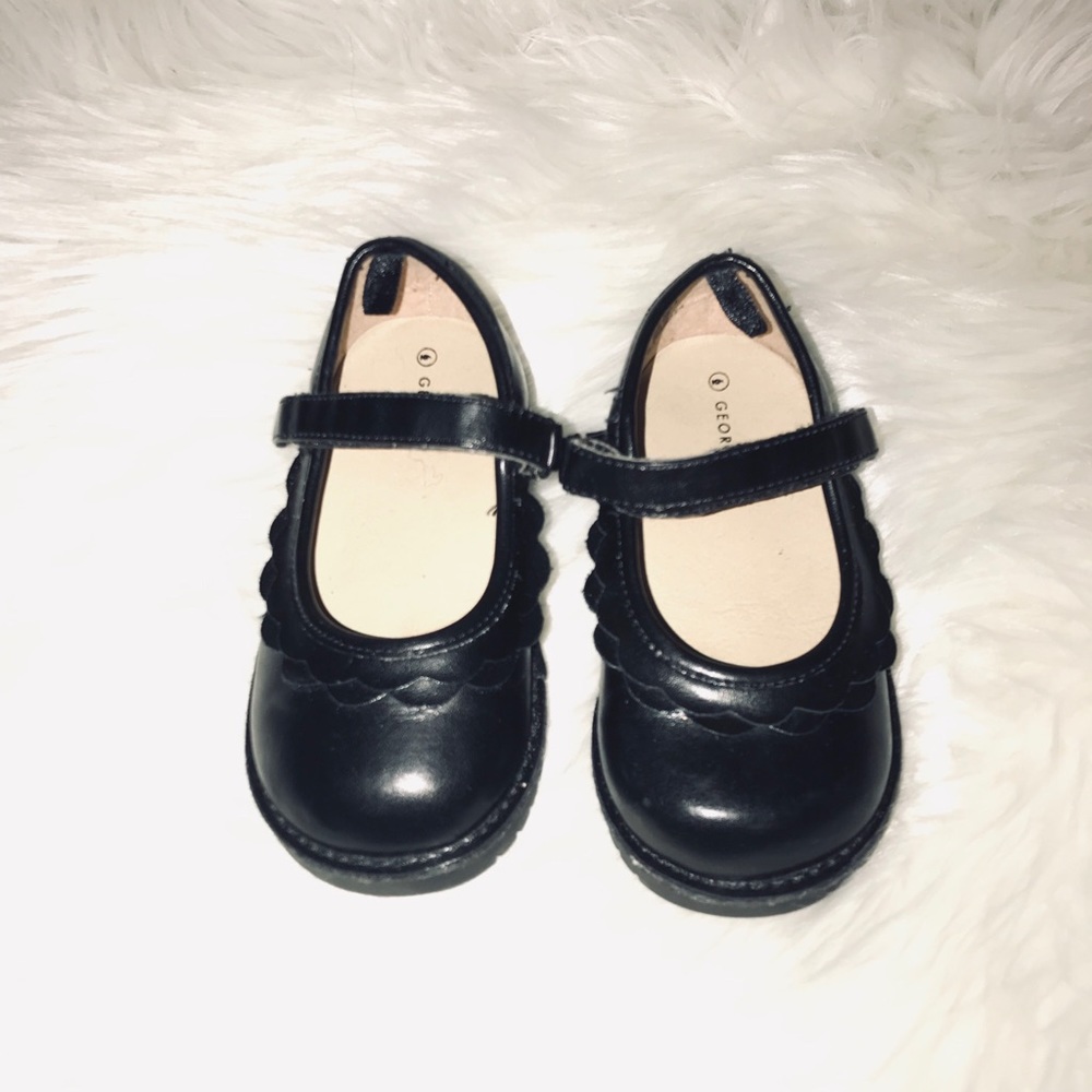 Black dress shoes